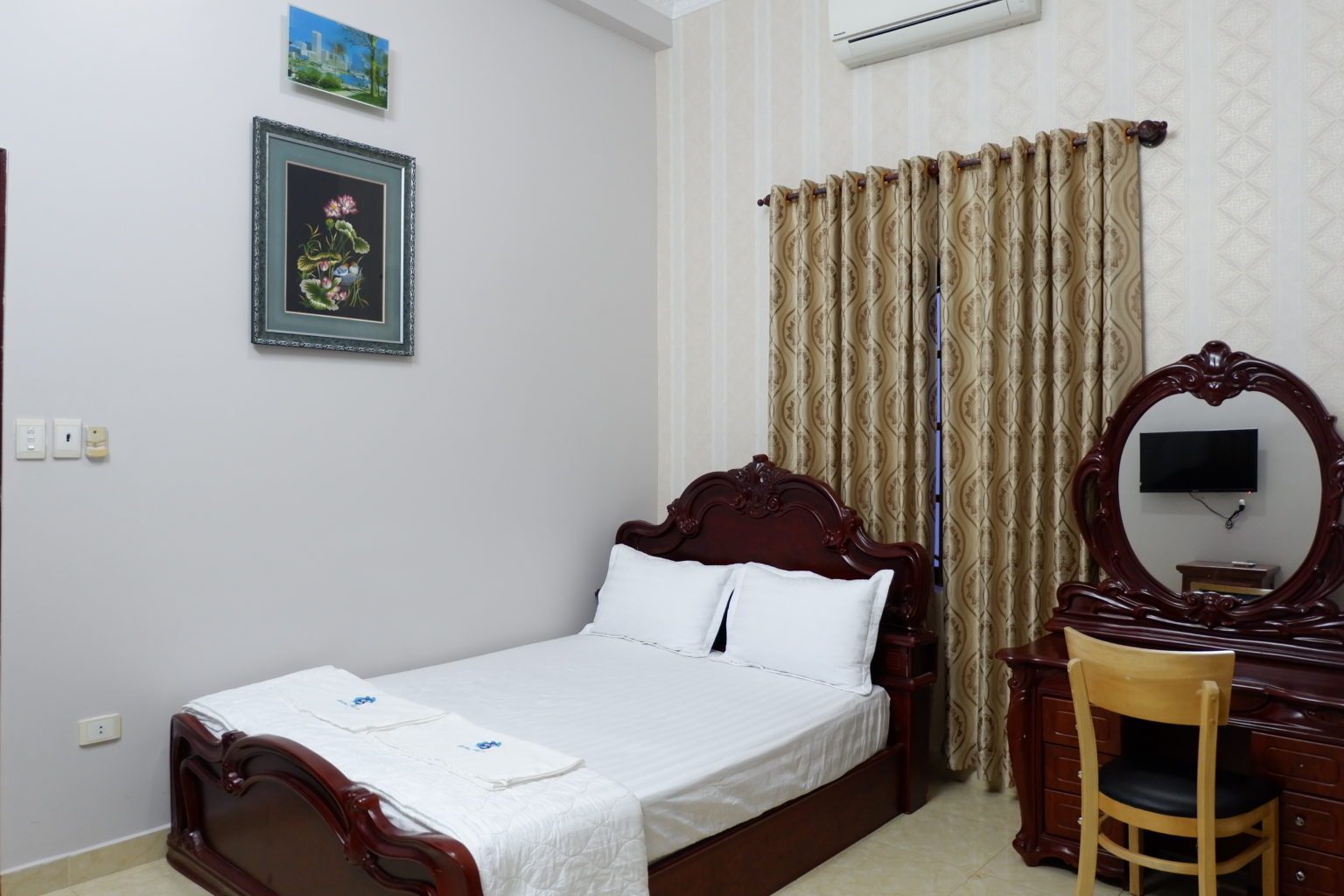 Hình ảnh phòng ngủ với giường đôi êm ái tại biệt thự Vũng Tàu Ali6B